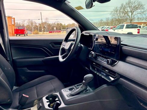 Used 2023 Chevrolet Colorado W/T image 9