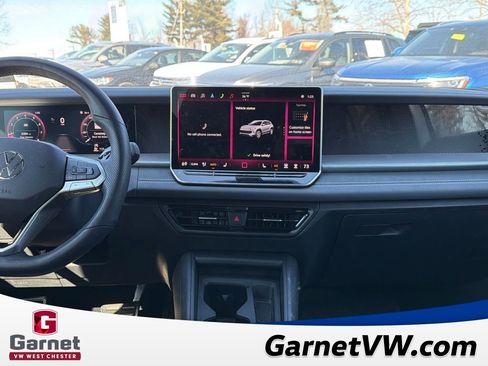 Used 2025 Volkswagen Tiguan SE R-Line image 17