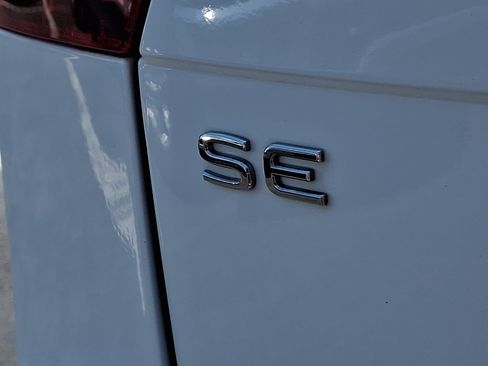 Used 2024 Volkswagen Tiguan SE AWD/4WD image 29
