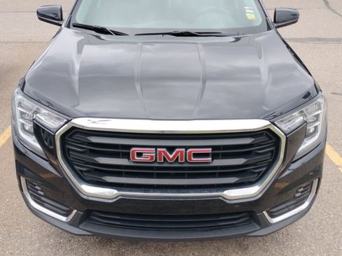 Used 2023 GMC Terrain SLE w/ Driver Convenience Package image 1