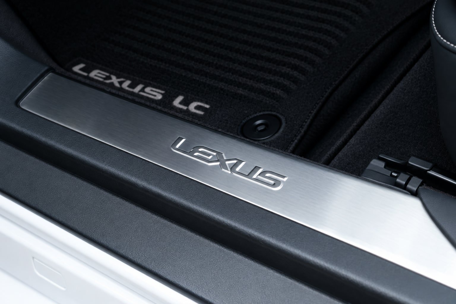 Used 2018 Lexus LC 500 Coupe w/ Touring Package RWD image 29