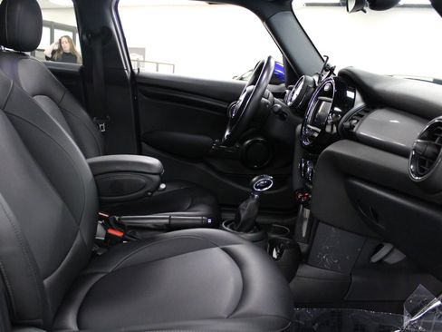 Used 2019 MINI Cooper 4-Door Hardtop image 14