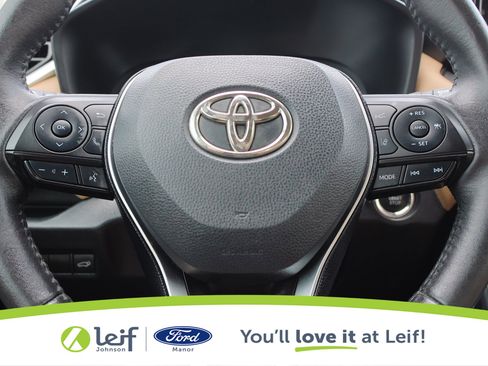 Used 2020 Toyota RAV4 XLE Premium image 18