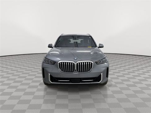 Used 2024 BMW X5 xDrive50e image 3
