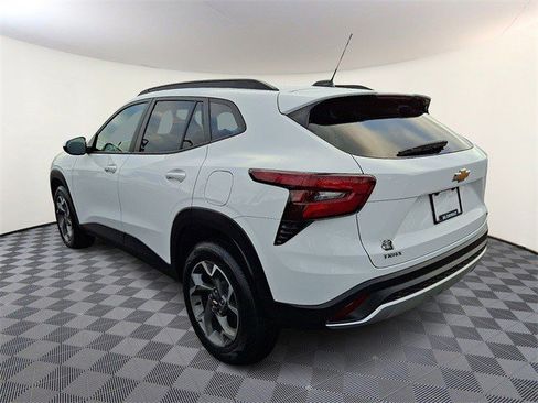 Certified 2024 Chevrolet Trax LT w/ Driver Confidence Package image 4
