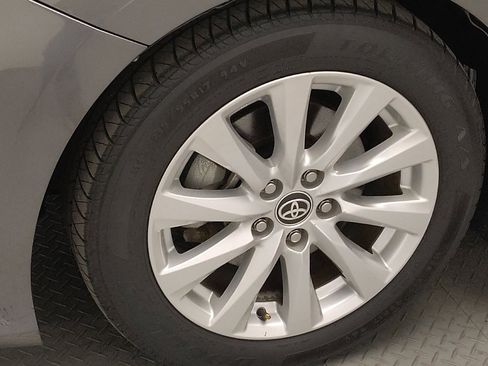 Used 2020 Toyota Camry LE image 31