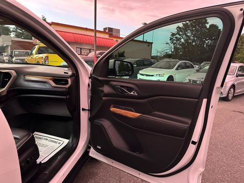 Used 2017 GMC Acadia Denali w/ Technology Package AWD/4WD image 14