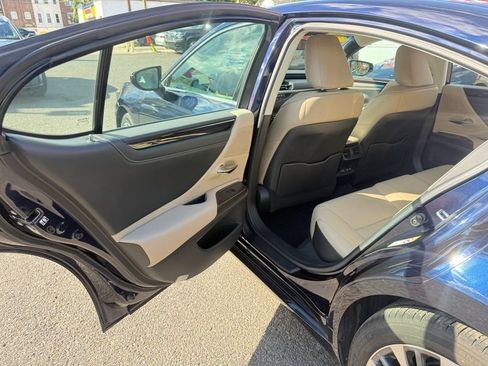 Used 2019 Lexus ES 350 w/ Premium Package FWD image 37
