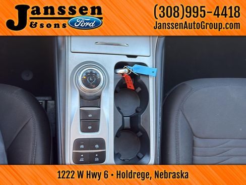 Used 2021 Ford Explorer XLT image 18