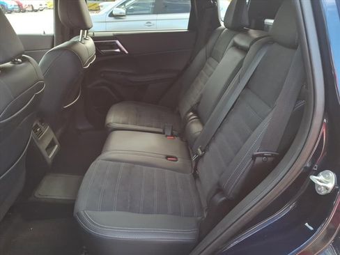 Used 2024 Mitsubishi Outlander SE image 15