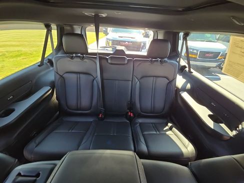 Used 2024 Jeep Wagoneer L Series III w/ Premium Group I AWD/4WD image 23