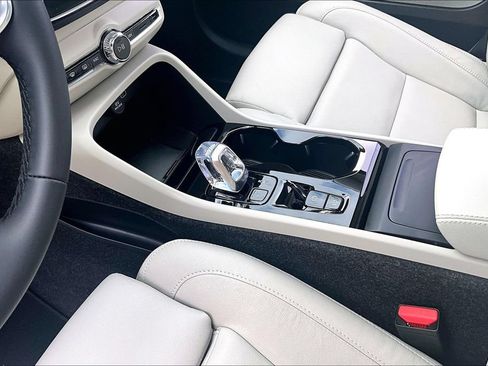 Certified 2026 Volvo XC40 B5 Ultra AWD/4WD image 19