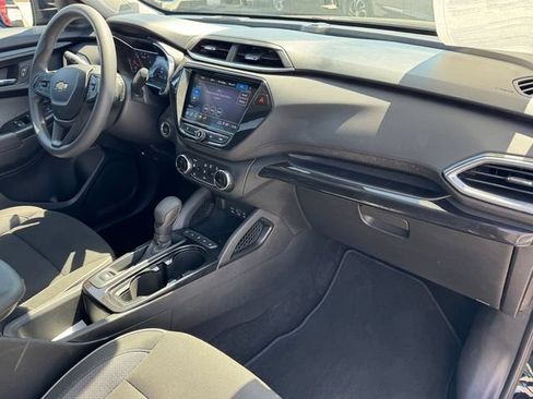 Used 2023 Chevrolet TrailBlazer LT w/ Convenience Package FWD image 6