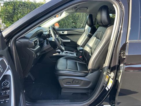 Used 2023 Ford Explorer XLT w/ Equipment Group 202A image 11