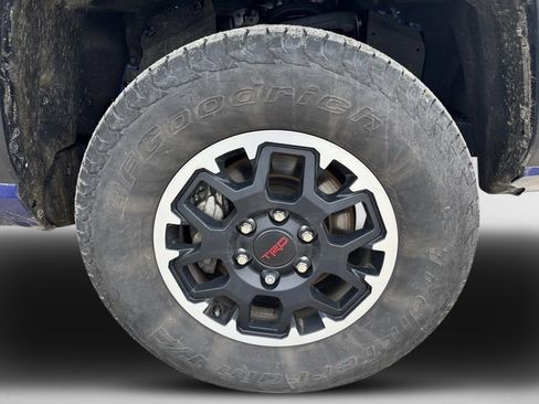 Used 2024 Toyota Tacoma TRD Off-Road image 12