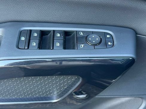 Used 2023 Nissan Pathfinder SV w/ SV Premium Package AWD/4WD image 21