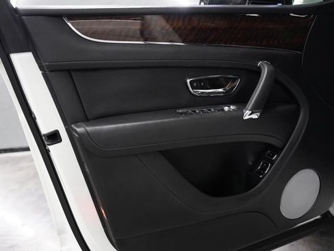 Used 2018 Bentley Bentayga Onyx Edition AWD/4WD image 45