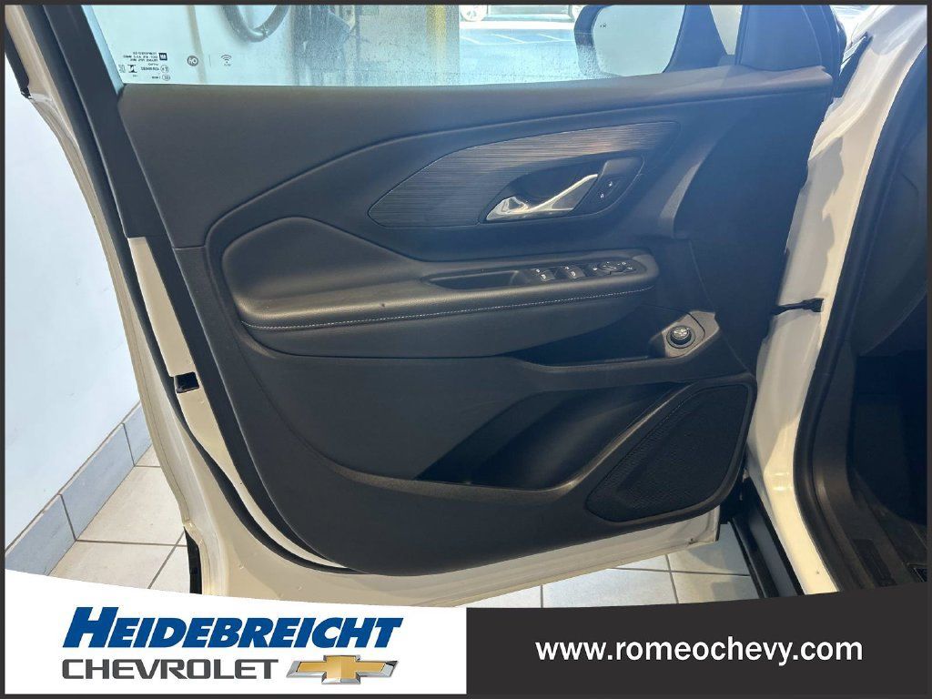 Used 2024 GMC Terrain SLE w/ Driver Convenience Package FWD image 10