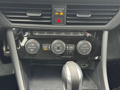 Used 2019 Volkswagen Jetta GLI Autobahn image 14