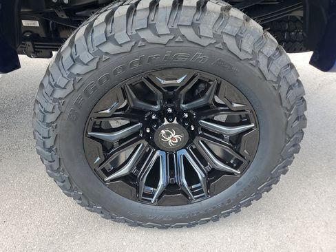 New 2026 Ford F250 Lariat w/ Black Appearance Package image 8