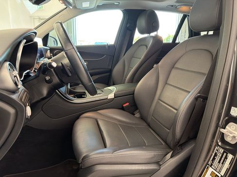 Used 2021 Mercedes-Benz GLC 300 4MATIC image 5