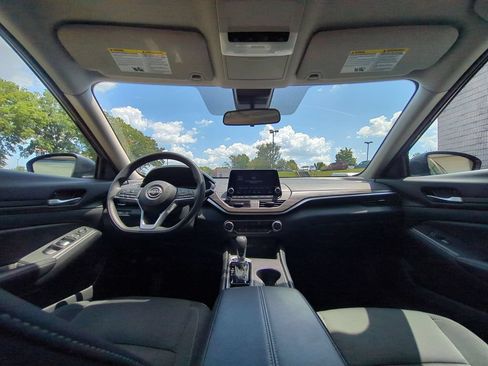 Used 2025 Nissan Altima 2.5 SV FWD image 25