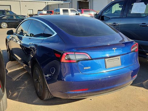 Used 2019 Tesla Model 3 Standard Range image 2