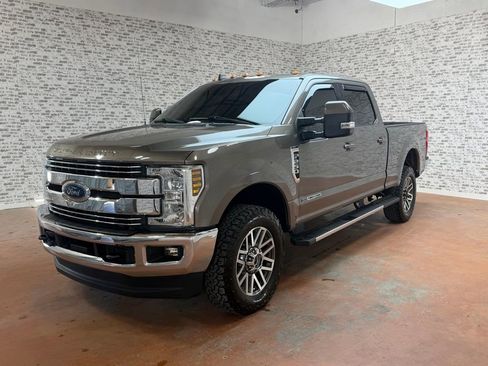 Used 2019 Ford F250 Lariat w/ Lariat Value Package image 3