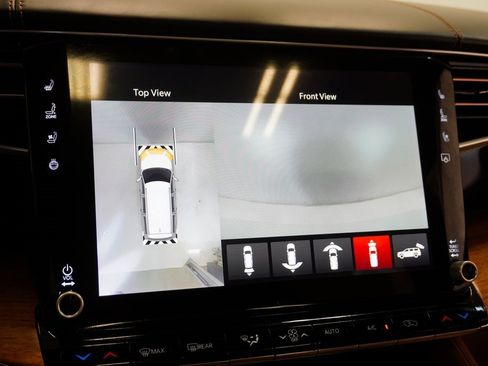 Used 2023 Jeep Grand Wagoneer Series III image 35