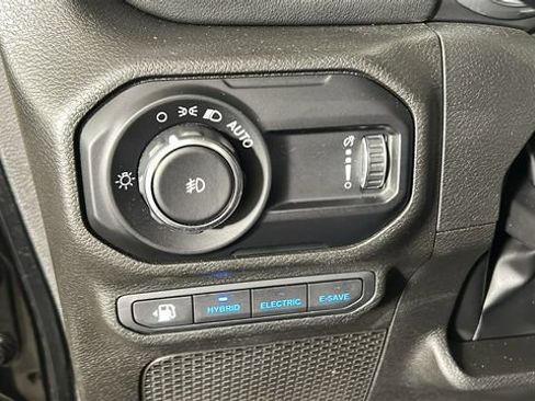 Used 2023 Jeep Wrangler Unlimited Sahara w/ Cold Weather Group AWD/4WD image 18