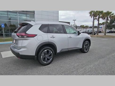 Used 2024 Nissan Rogue SV w/ SV Premium Package image 34