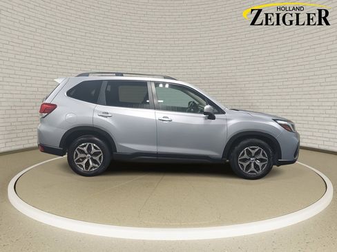 Used 2019 Subaru Forester Premium image 4