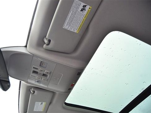 Certified 2022 Volkswagen Taos SEL w/ Panoramic Sunroof Package image 22