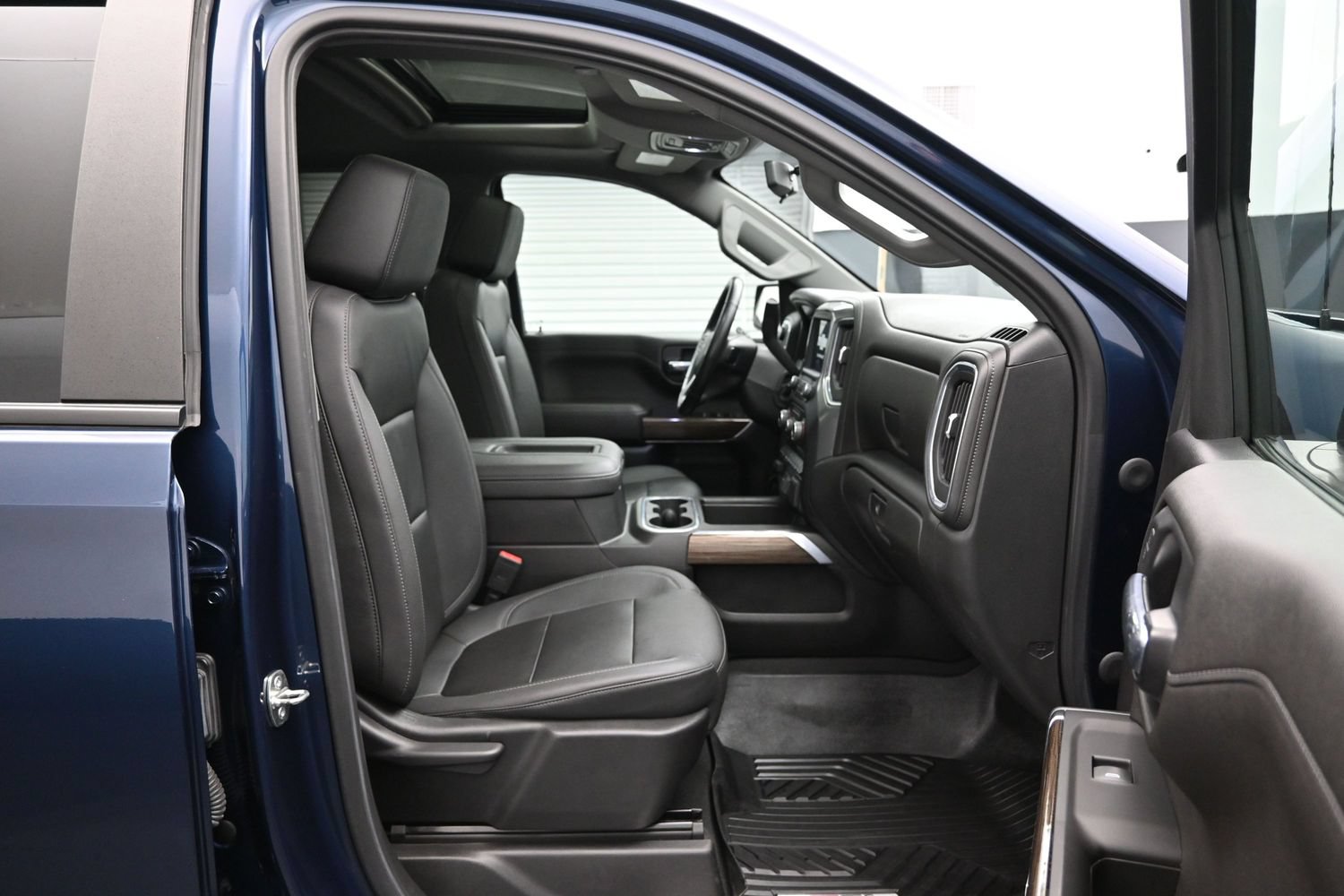 Used 2022 Chevrolet Silverado 1500 LT Trail Boss w/ Convenience Package II AWD/4WD image 13