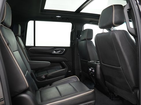 Used 2022 GMC Yukon XL SLT w/ SLT Luxury Package AWD/4WD image 15