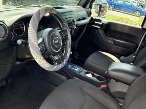 Used 2017 Jeep Wrangler Sport AWD/4WD image 4