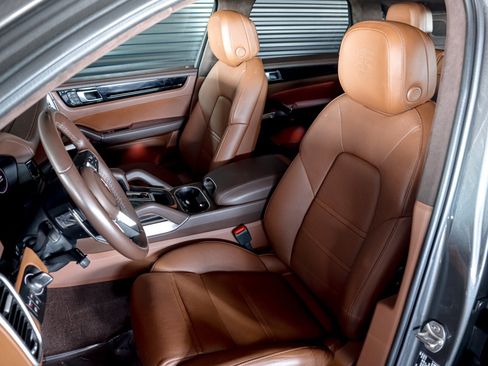 Certified 2023 Porsche Cayenne Turbo AWD/4WD image 10