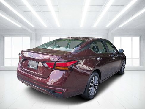 Used 2024 Nissan Altima 2.5 SV FWD image 3