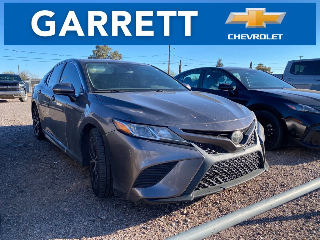 Used 2020 Toyota Camry SE w/ Carpet Mat Package FWD image 1