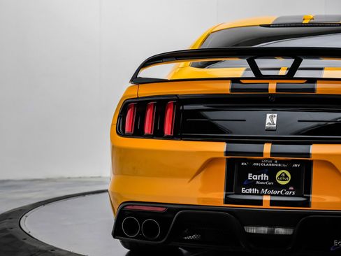 Used 2019 Ford Mustang Shelby GT350 w/ Technology Package RWD image 14
