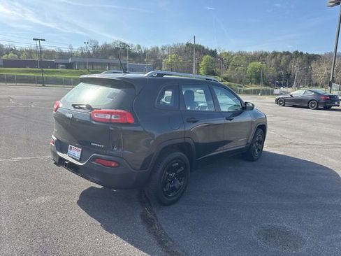 Used 2014 Jeep Cherokee Sport w/ Cold Weather Group AWD/4WD image 8