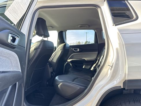 Used 2022 Jeep Compass Latitude image 10