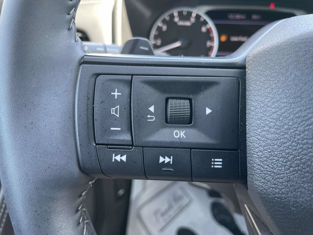 Used 2025 Nissan Rogue SV FWD image 25