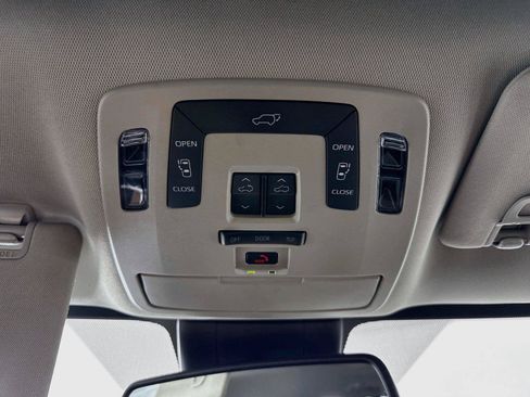 Certified 2024 Toyota Sienna XLE FWD image 23