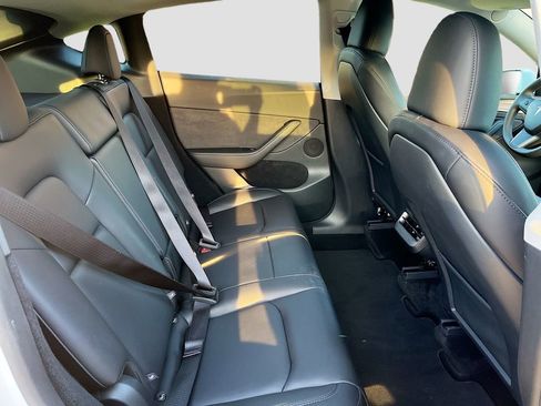 Used 2025 Tesla Model Y Long Range AWD/4WD image 29