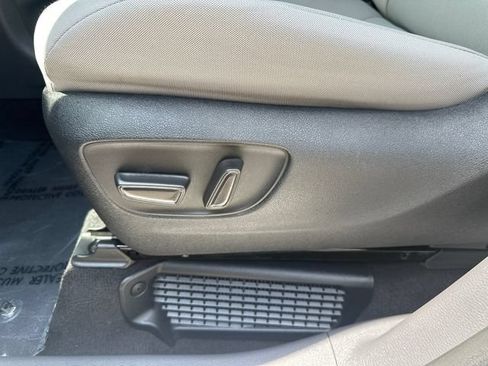Used 2024 Toyota Sienna LE AWD/4WD image 28