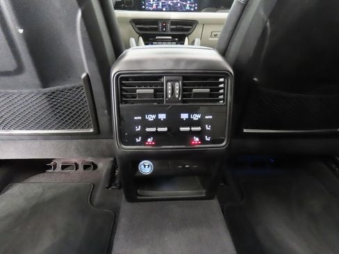 Certified 2025 Porsche Cayenne E-Hybrid AWD/4WD image 34