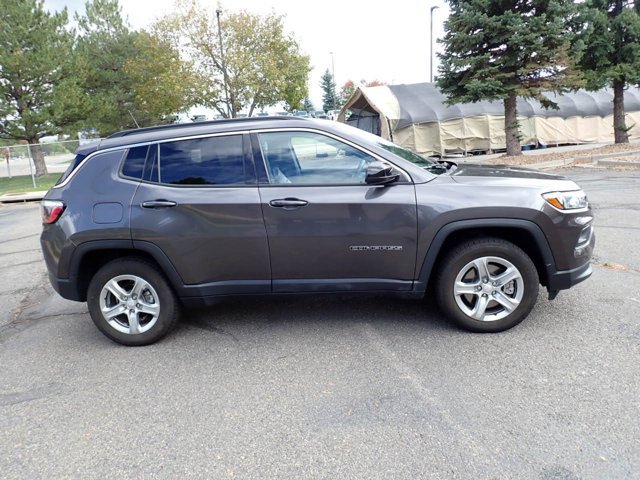 Used 2024 Jeep Compass Latitude AWD/4WD image 5