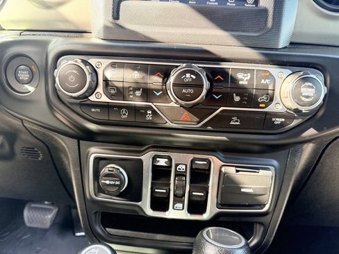 Used 2020 Jeep Gladiator Sport w/ Quick Order Package 24S AWD/4WD image 13