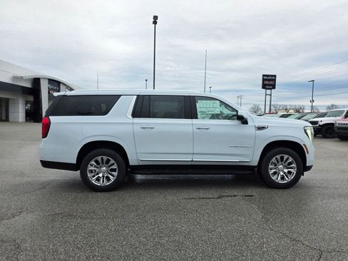 New 2026 GMC Yukon XL Denali w/ Advanced Technology Package image 9